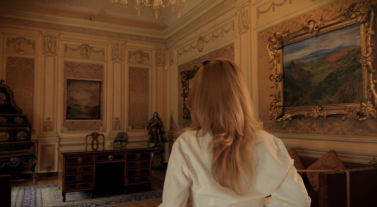 Escena de Verocia en una sala de museo